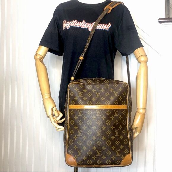 Authentic LOUIS VUITTON LV Danube GM Monogram Crossbody Shoulder Bag Dustbag 🔐 - Picture 1 of 17